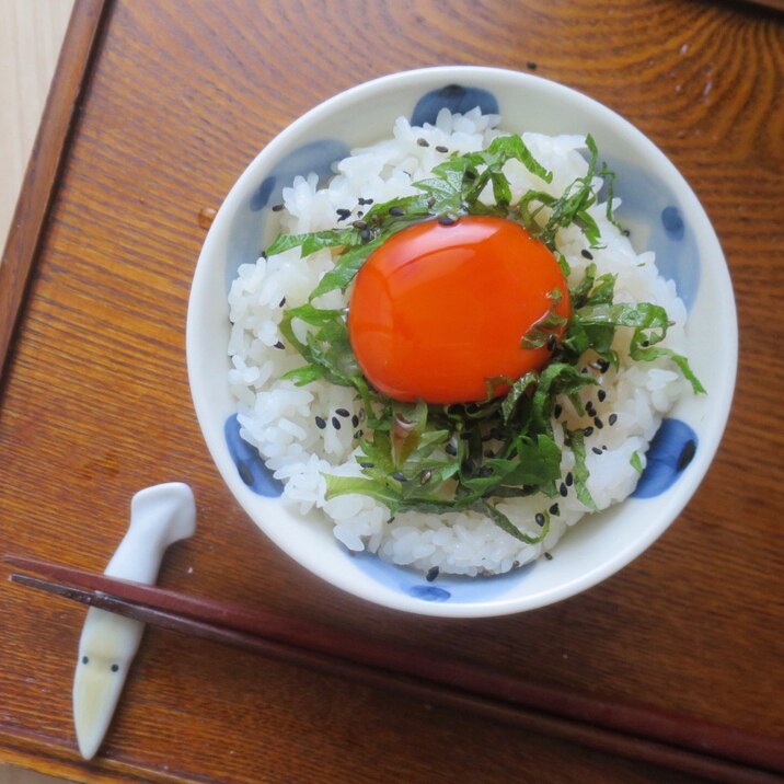 シソマリネの巣ごもり卵かけご飯